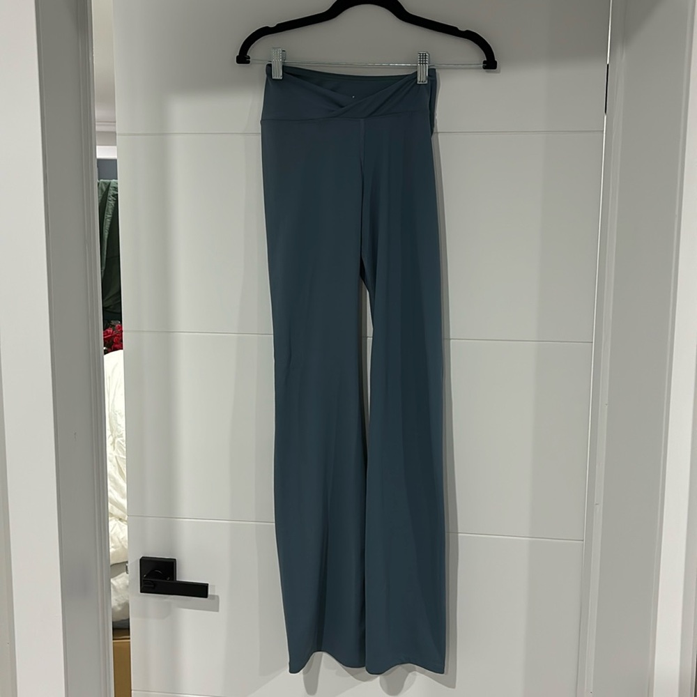 Aeropostale active crossover blue flare leggings